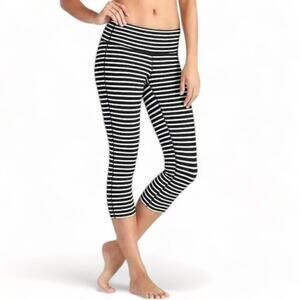 Athleta Black White Stripes Chaturanga Mid-Rise Capri Tight Crop Leggings Size S